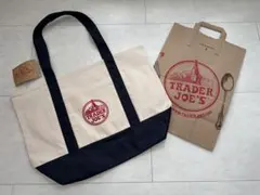 Trader Joe's キャンバストートバッグ 専用紙袋付き！のサムネイル