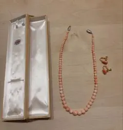 本サンゴ ネックレスとイヤリングセットのサムネイル