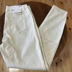 【新品】ユニクロ　ウルトラストレッチレギンスパンツ　オフホワイト