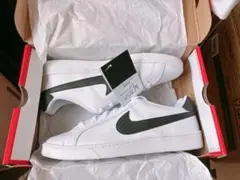 NIKE COURT ROYALEナイキ コート ロイヤルホワイト/ブラック
