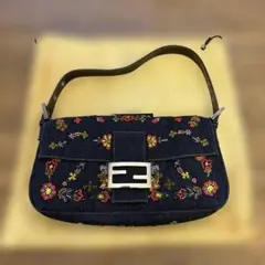 FENDI ビーズ刺繍が施されたデニム素材のマンマバケットバッグ　極美品のサムネイル