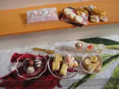 ミニチュア　大盛りお菓子のセット　ドールハウス