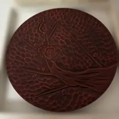 伝統工芸 漆器 鎌倉彫飾皿 和牛の浮彫り 銘有り 伝統工芸 漆器 鎌倉彫