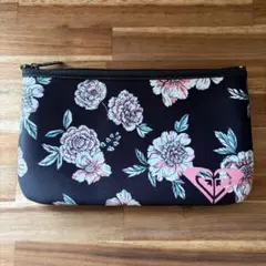 ROXY ロキシー 花柄 ポーチ フラットポーチ 未使用 小物入れのサムネイル