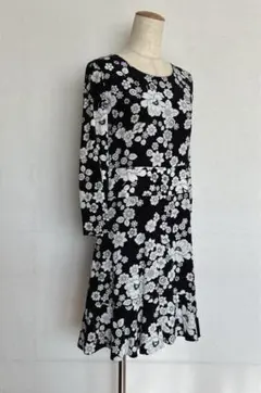 BOUTIQUE MOSCHINOモスキーノ 長袖 花柄フレア ワンピースのサムネイル