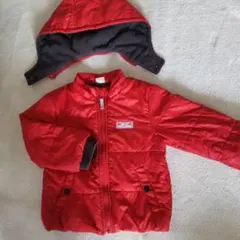 赤いフード付き中綿コート