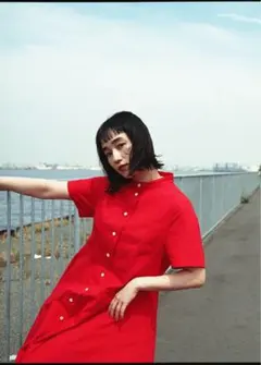 【foufou】夏をドラマティックに纏う方法　赤ワンピース Mサイズ 着画ありのサムネイル