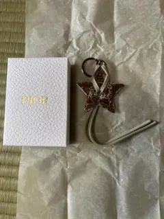 Dior 星型レザーキーホルダー
