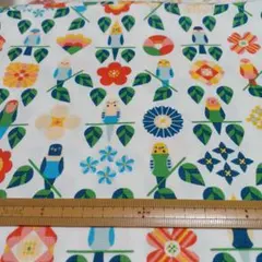 小鳥生地　コトリタチ　白地にインコ