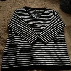 ストライプデザインの長袖セーター