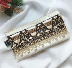 【フラットポーチ】インド刺繍×ヌビ生地／ブラック×ベージュ｜小物入れ（A135）