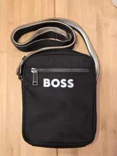 F*M様 BOSS ボス ショルダーバッグ サコッシュ ストライプ ブラック 黒