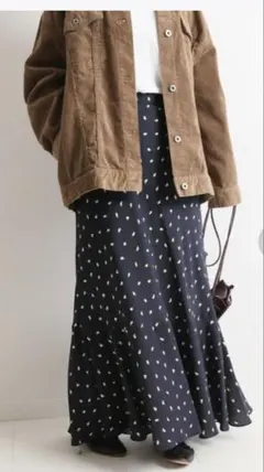 美品　ソルブイエナ　ネイビー 変形ドット ロングスカート　ソフトマーメイド