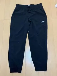 New Balance 黒 ジャージパンツ