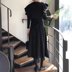 フリル付きブラックロングワンピース