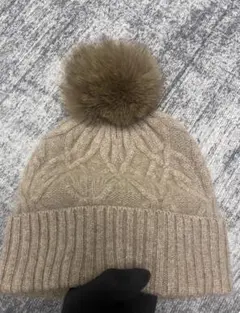 ベージュ ケーブル編み ニット帽 ポンポン付き