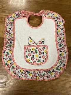 イタリア製　フルーツ柄フリルスタイ 赤チェックポケットあり