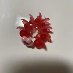 赤い花デザインのブレスレット