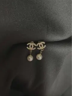 シャネルロゴパール風 ドロップピアス