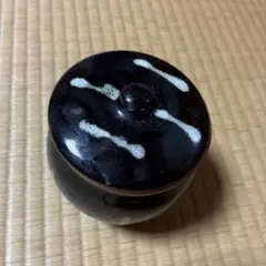 蓋付き　梅干し等容器のサムネイル