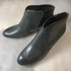 Clarks クラークス 本革 ショートブーツ ブーティ 黒 24.5cmのサムネイル