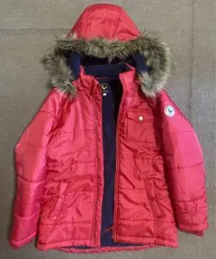 赤いファー付きジャケット