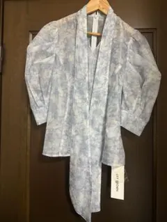 Lily Brown タックスリーブシアーボウタイブラウス