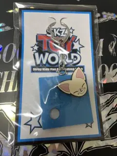 Straykids TOYWORLD SKZOOバッジキーホルダーFoxl.Ny