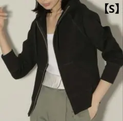 ブラック パーカー