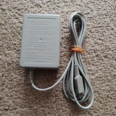 任天堂　純正　3DS ACアダプター　　充電器　ニンテンドー