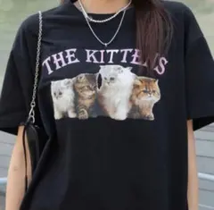 DAZY 猫＆文字グラフィック ドロップショルダーTシャツ