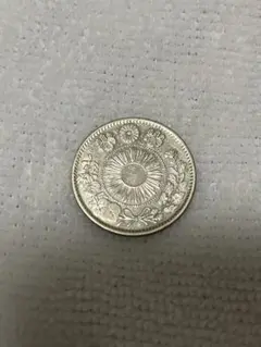 ペルシャ カージャール朝 記念銀貨1902年鋳造されたと思えない美品です