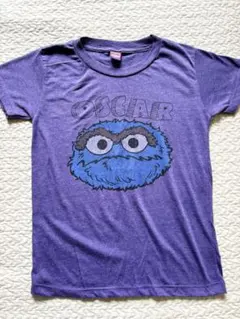 お値下げ　セサミストリートのオスカー Tシャツ 紫 100%コットンシャツのサムネイル