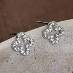 高級感　ジルコニア　ピアス　四つ葉　クローバー　シルバー　キラキラ　エレガント
