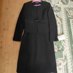 値札付き新品　ブラックスーツ・礼服・喪服・スカートスーツ　9AR