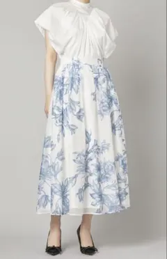 【美品】セルフォード バリエーションフレアスカート 38 シアー 花柄 ブルーのサムネイル