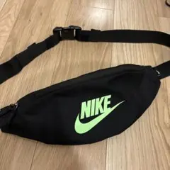 Nike ブラック ショルダーバッグ