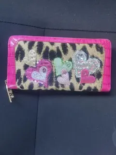 Think Bee! ヒョウ柄ハートビジュー　長財布