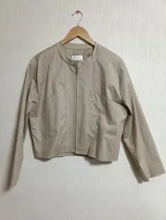 ベージュ ショートジャケット