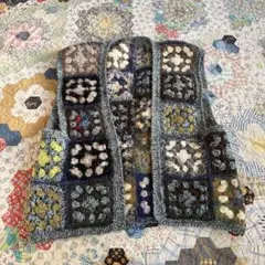 手編みのグラニースクエア　ベスト　レトロ　パッチワーク