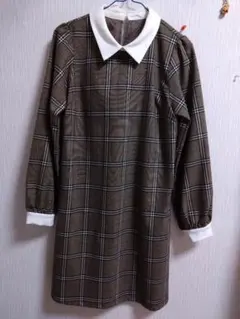 ブラウン系チェック長袖ひざ丈ワンピース