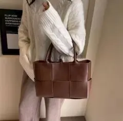 ✨大人上品✨編み込み風トートバッグ（ブラウン） - メルカリ