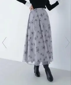 新品タグ付きNATURAL BEAUTY BASIC チュール刺繍フレアスカート