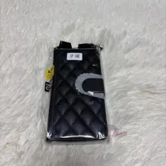 379 iPhone16e 手帳型ケース ブラック キルティング ストラップ