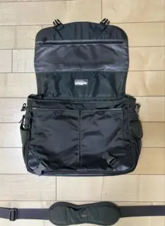 TUMI TECH ダークグリーン メッセンジャーバッグ
