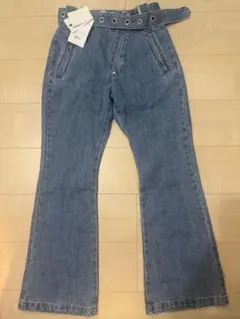 Jouetie ベルト付き ブーツカット フレアデニムパンツ Mサイズのサムネイル