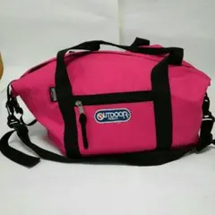 たっぷり入る　アウトドアのスポーツバッグ
