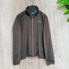 美品 アディダスオリジナルス トレフォイル刺繍ロゴナイロンJKT チャコール M