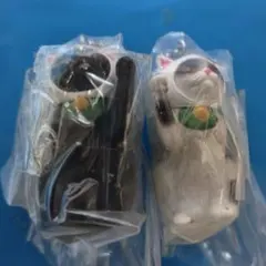 招き猫キーホルダー2種　黒猫と白猫　ガチャガチャ
