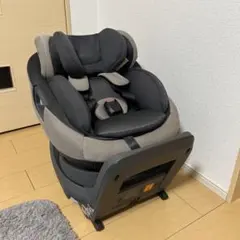 Combi 回転式チャイルドシート グレー/ブラック